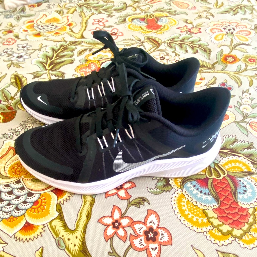 Black Nike running shoes in great condition.